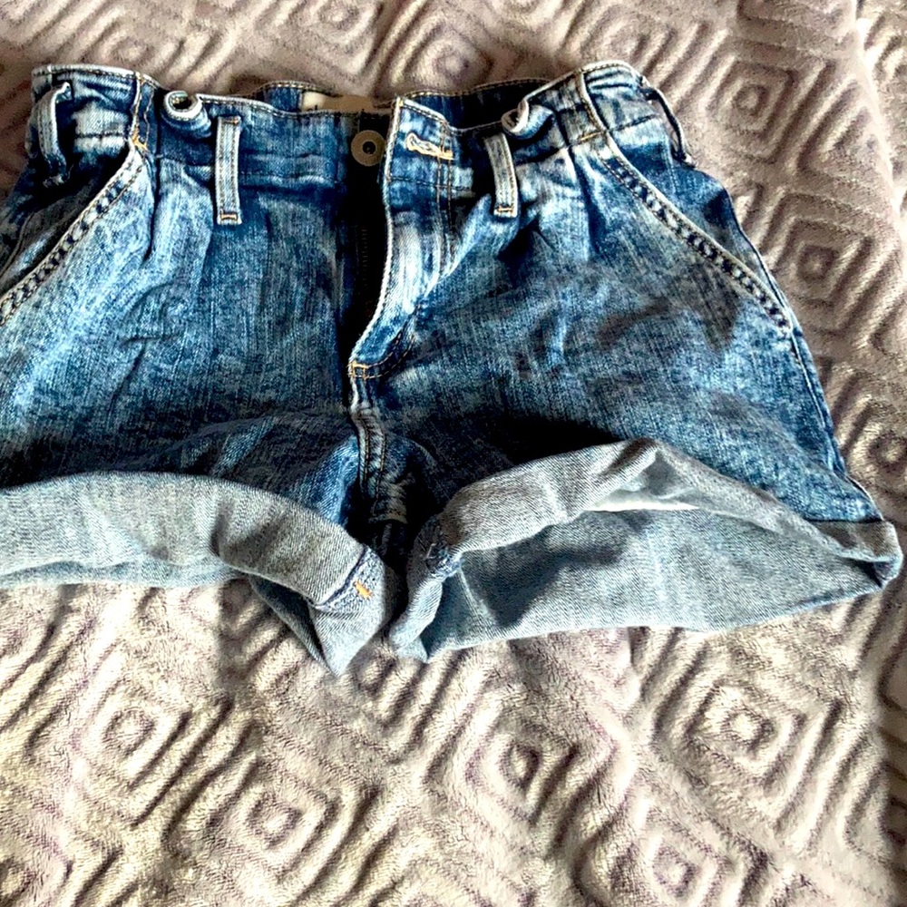 Amber Comby and Fitch jean shorts